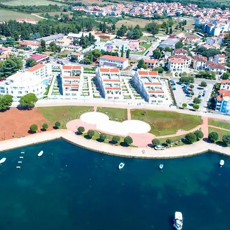 Garden Palace - Sembid With Terrace Apartment Umag