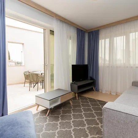 Garden Palace - Sembid With Terrace Apartamento