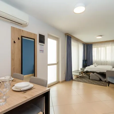 Garden Palace - Sembid With Terrace *