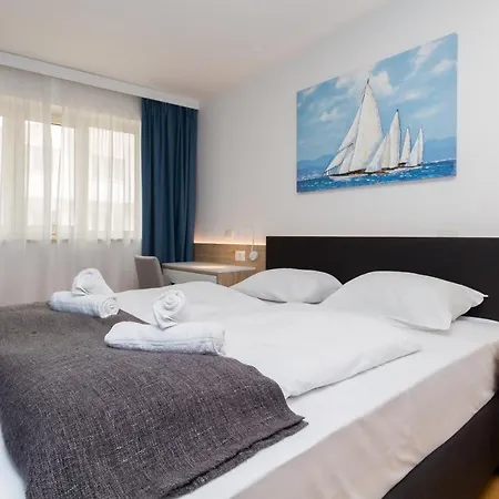 Garden Palace - Sembid With Terrace Apartment Umag