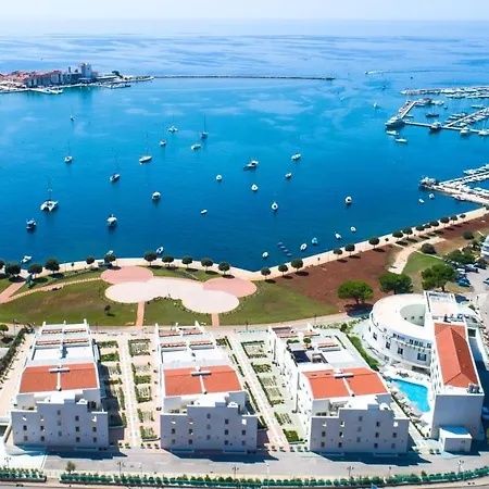 Garden Palace - Sembid With Terrace Apartment Umag