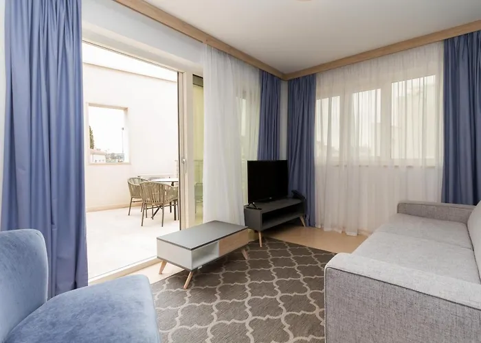 Garden Palace - Sembid With Terrace 아파트