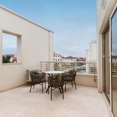Garden Palace - Sembid With Terrace Apartment *