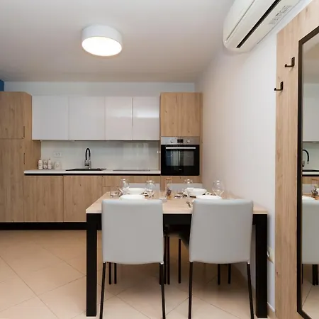 Garden Palace - Sembid With Terrace Apartament
