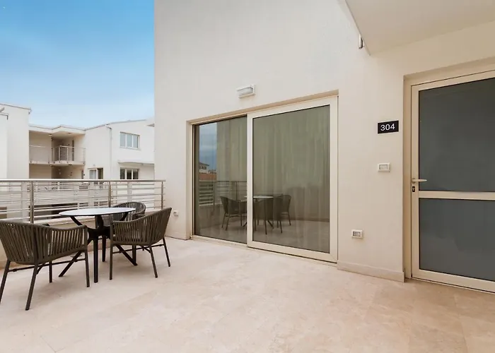 Garden Palace - Sembid With Terrace *