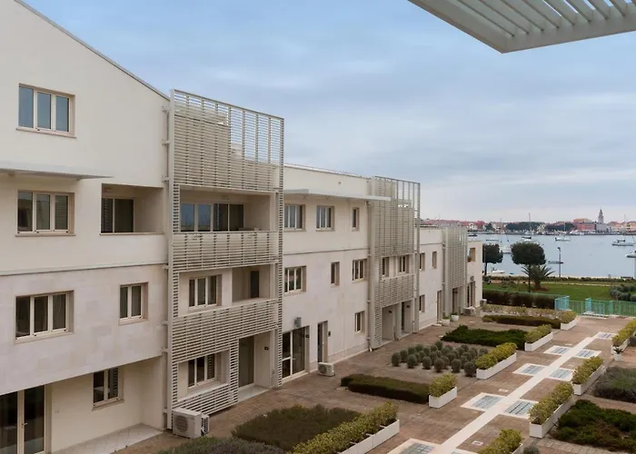 Garden Palace - Sembid With Terrace