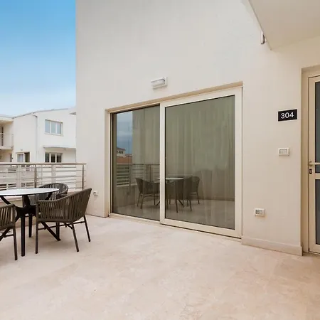 Garden Palace - Sembid With Terrace *