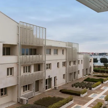 Garden Palace - Sembid With Terrace